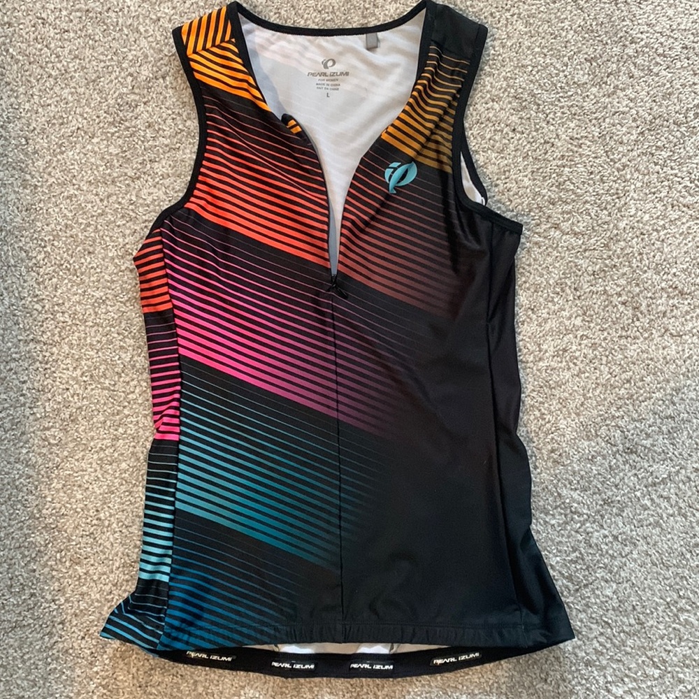 Sleeveless pearl Izumi cycle jersey